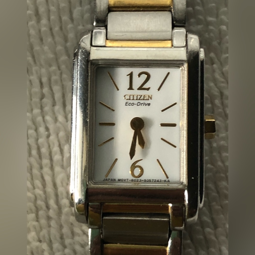 Stylish Ladies Citizen Eco-Drive Watch 18mm working pretty good.. ⬇️⬇️⬇️